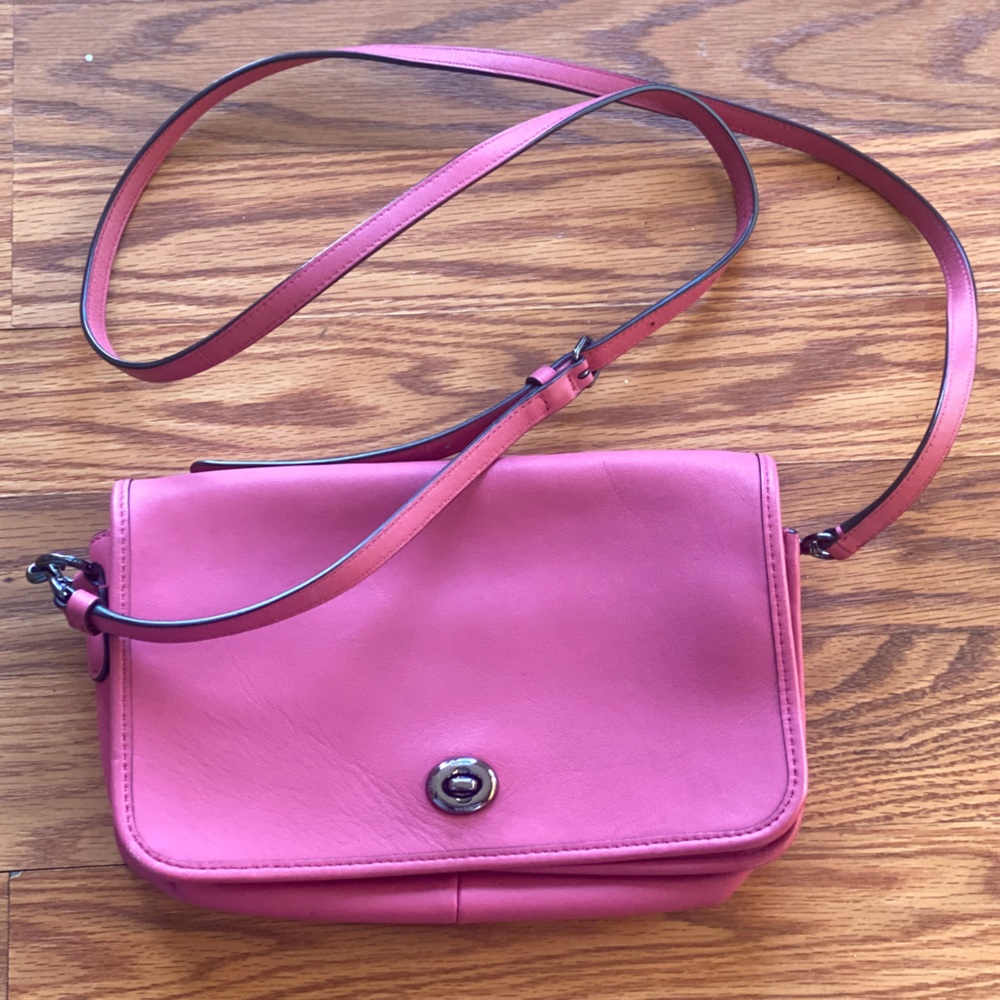 Pink Coach turn key crossbody purse